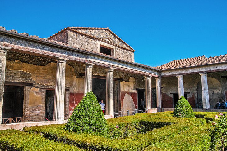 Visiting Pompeii: 13 Top Attractions