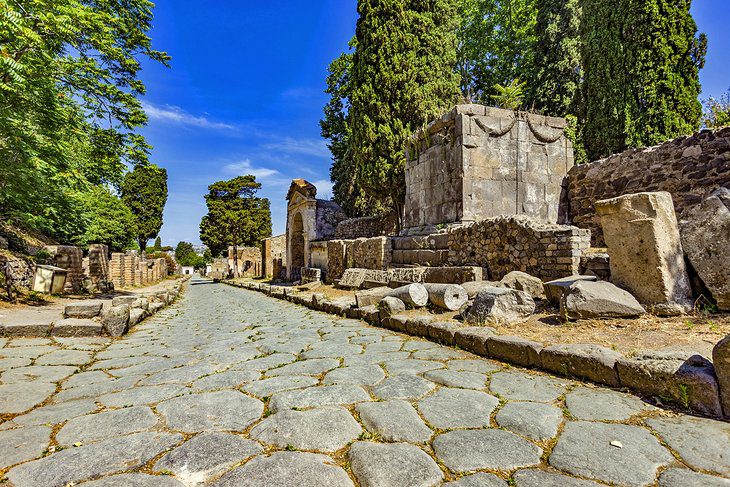 Visiting Pompeii: 13 Top Attractions