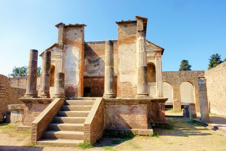 Visiting Pompeii: 13 Top Attractions