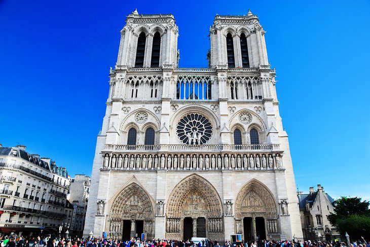 Visiting the Cathédrale Notre-Dame de Paris: Attractions