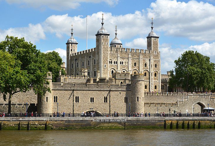 Visiting the Tower of London: 10 Top Attractions