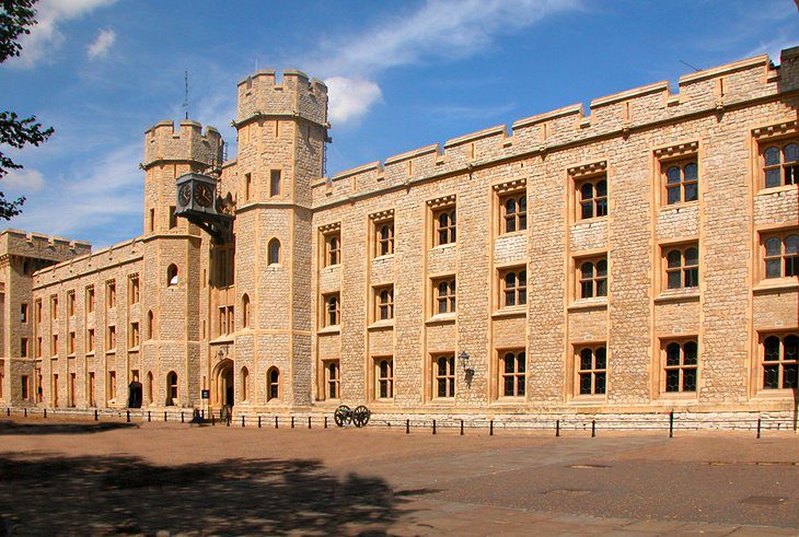 Visiting the Tower of London: 10 Top Attractions