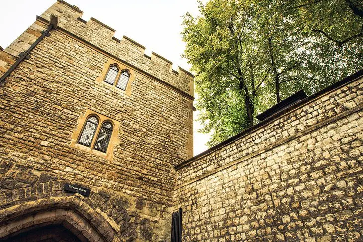 Visiting the Tower of London: 10 Top Attractions